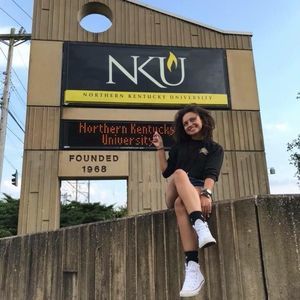 Meet your Posher, Simona